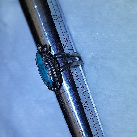 5g Vtg Native American Old Pawn Turquoise And Sterling Silver Size 7 Ladies Ring - Picture 9 of 16